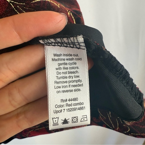 Floral Velvet Blouse - Red and Black - Picture 7 of 10